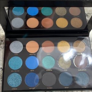 HIPDOT - Cenote Eyeshadow Palette.